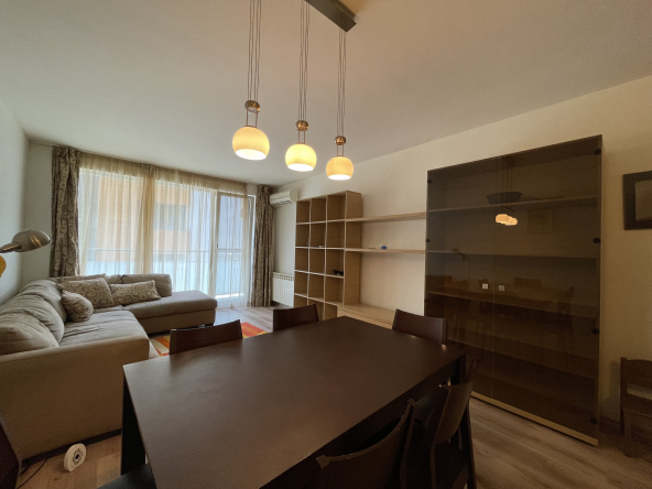 Светъл тристаен апартамент под наем в затворен комплекс Водолей 1