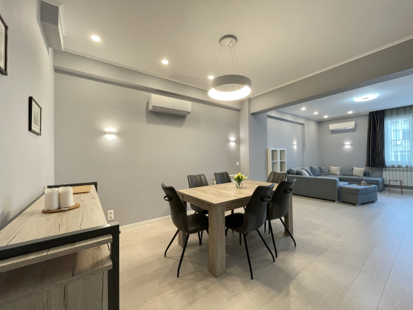 Модерен и просторен четиристаен апартамент под наем на площад Славейков