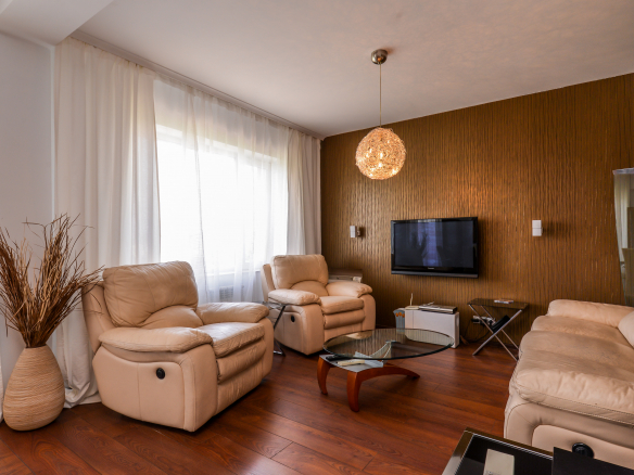 Стилен и просторен тристаен апартамент под наем до булевард Витоша