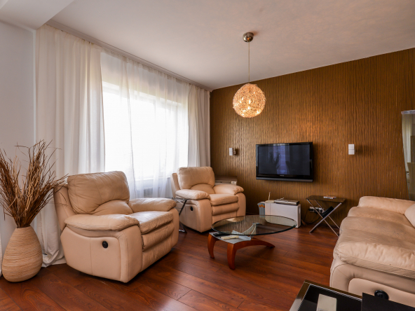 Стилен и просторен тристаен апартамент под наем до булевард Витоша