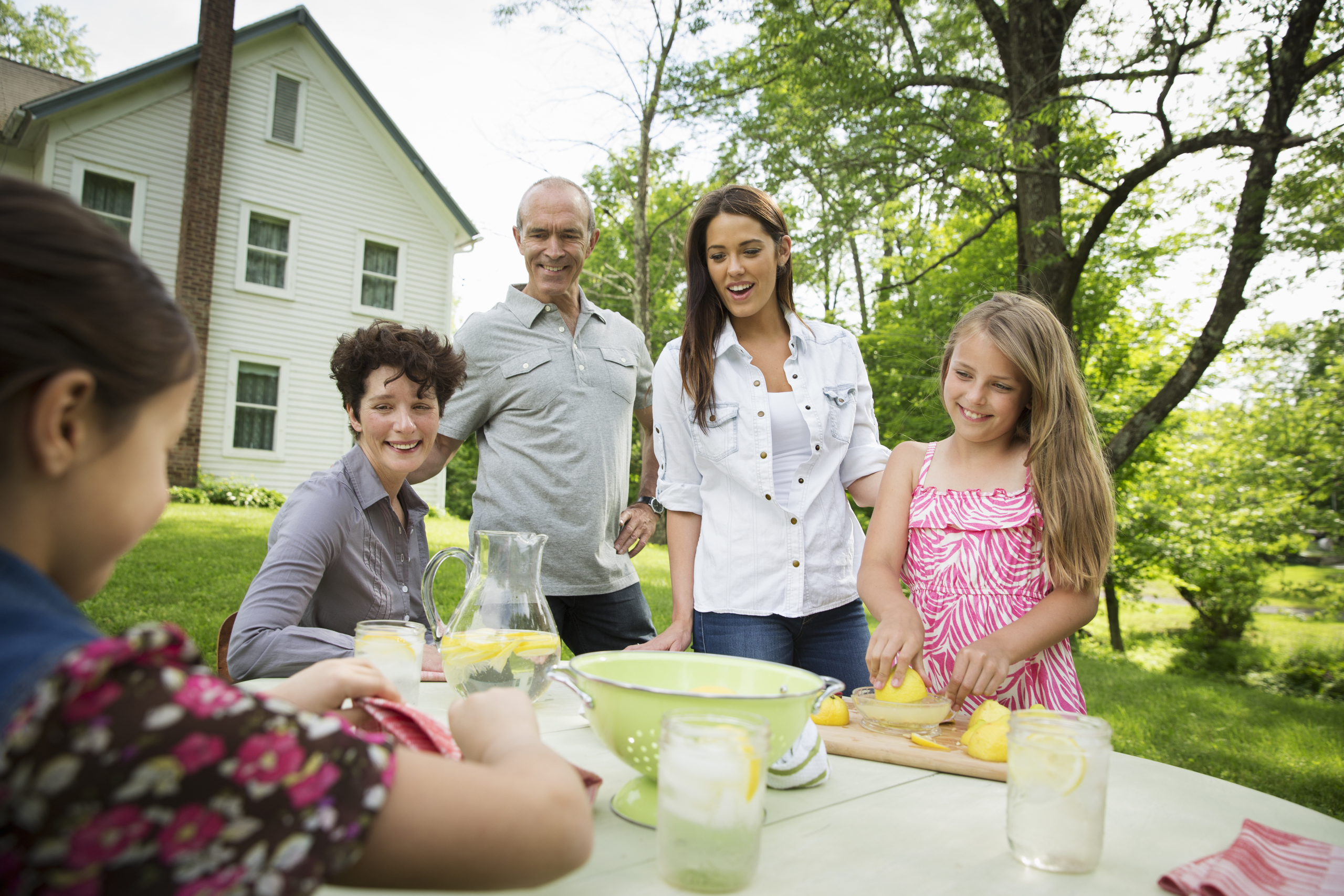 застраховане на дом, щастливо семейство